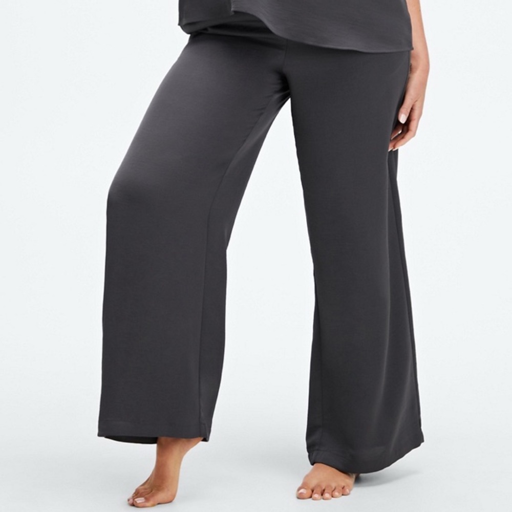 Fabletics EcoSatin Sleep Bottoms Pewter Gray Medium Silky Pajama Pants EUC